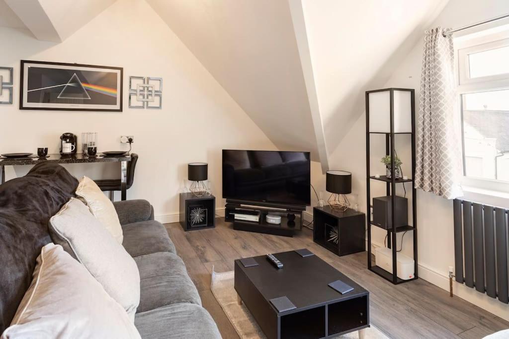 Cosy Brand New Spacious 1 Bed Luxury Apartment เบอร์มิงแฮม ภายนอก รูปภาพ