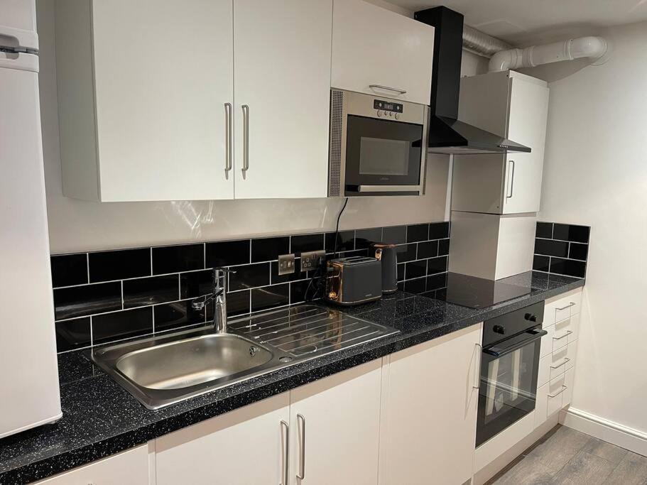 Cosy Brand New Spacious 1 Bed Luxury Apartment เบอร์มิงแฮม ภายนอก รูปภาพ